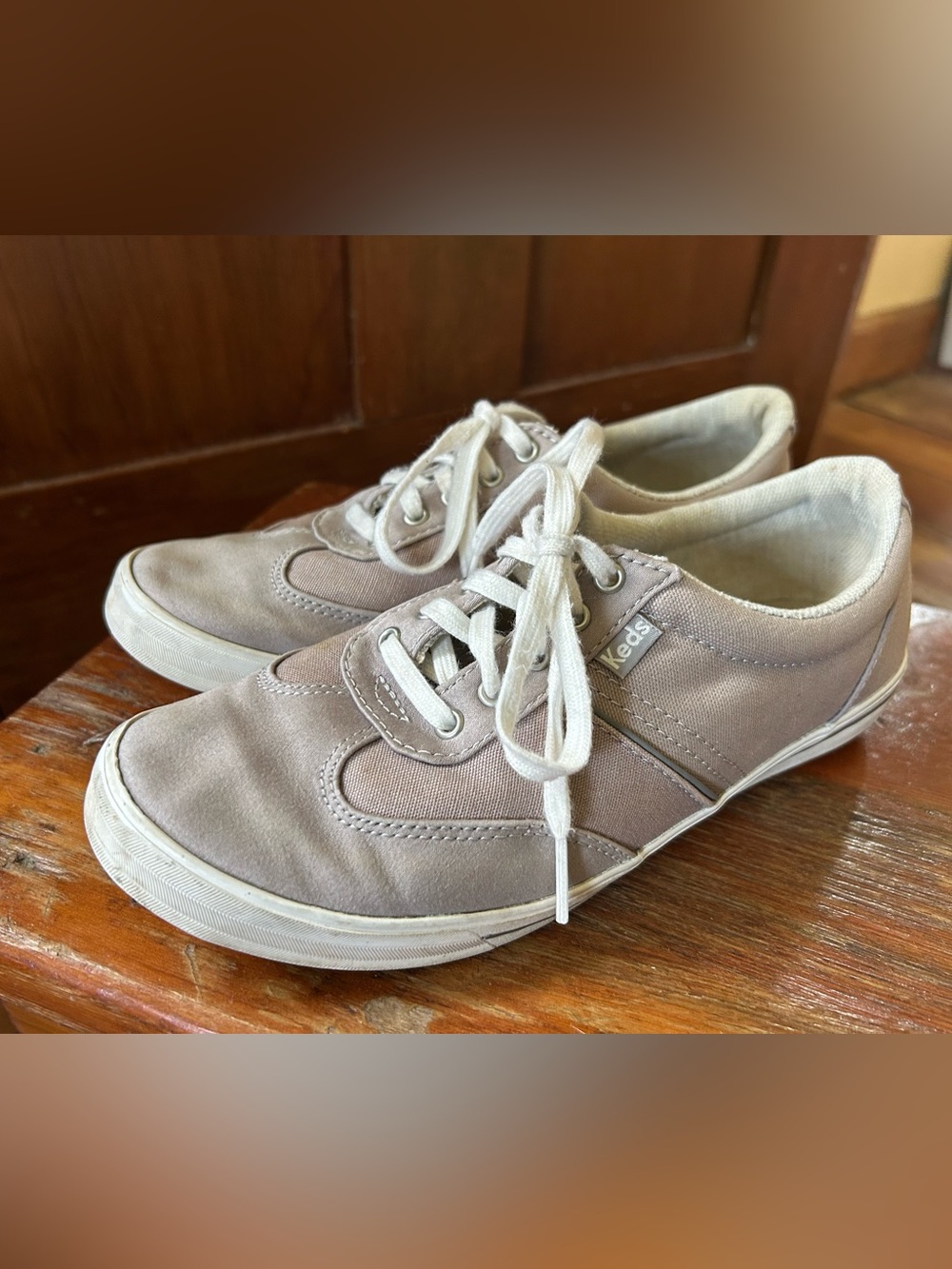 Keds woman’s Lace-Up Sneakers in Light gray